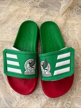 Adidas slides Mexico 🇲🇽. Size 5, fits like a 6.